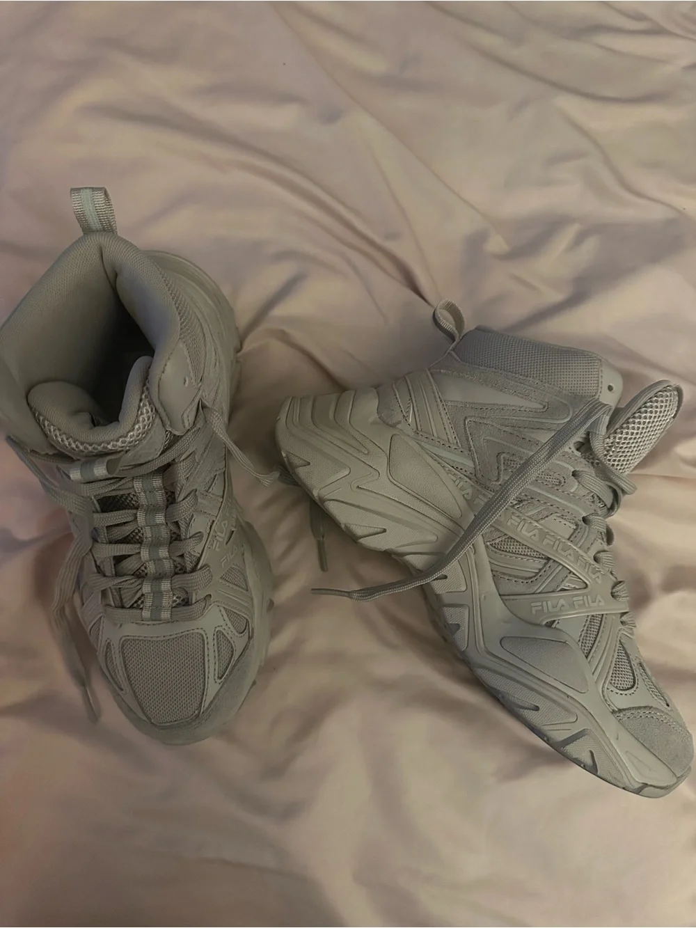 FILA | Electrove 2 High-Top Sneakers in Cream and Light Gray